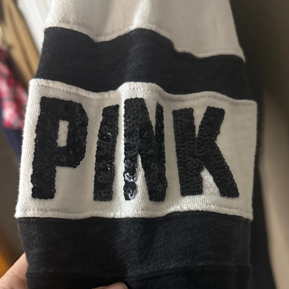 PINK Victoria's Secret Black and White Lace-Up Sweatshirt - Picture 4 of 7